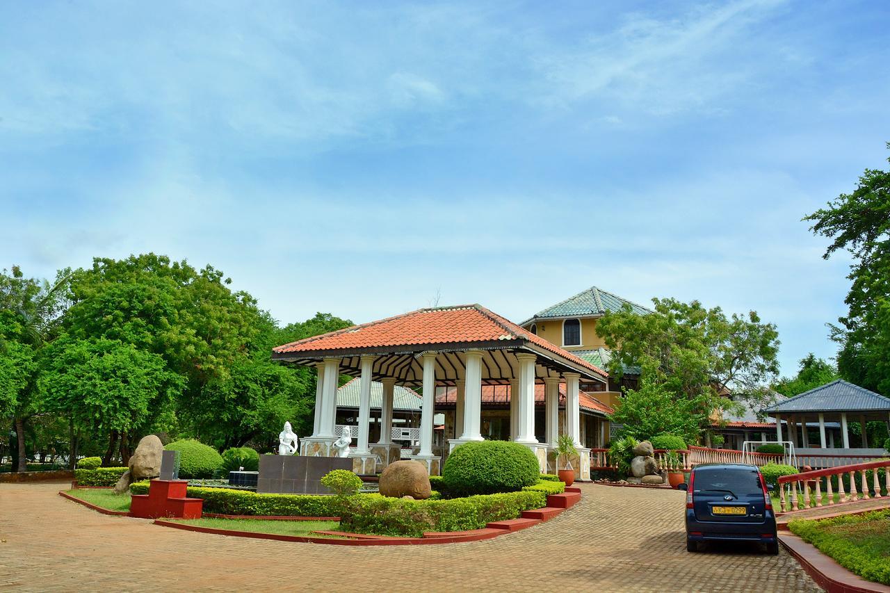 Kodigahawewa Forest Resort Tissamaharama Bagian luar foto